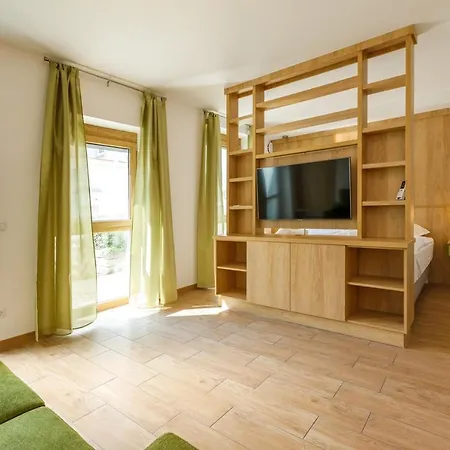 La Bella Centrum Kek Zoeld Apartment Heviz