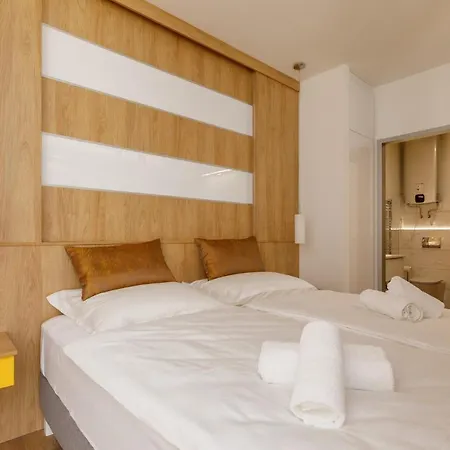 La Bella Centrum Kek Zoeld Apartament