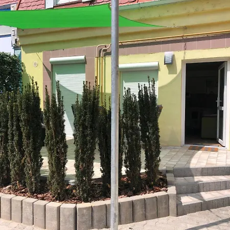La Bella Centrum Kek Zoeld * Heviz