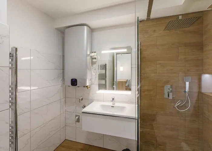 La Bella Centrum Kek Zoeld Apartmán *