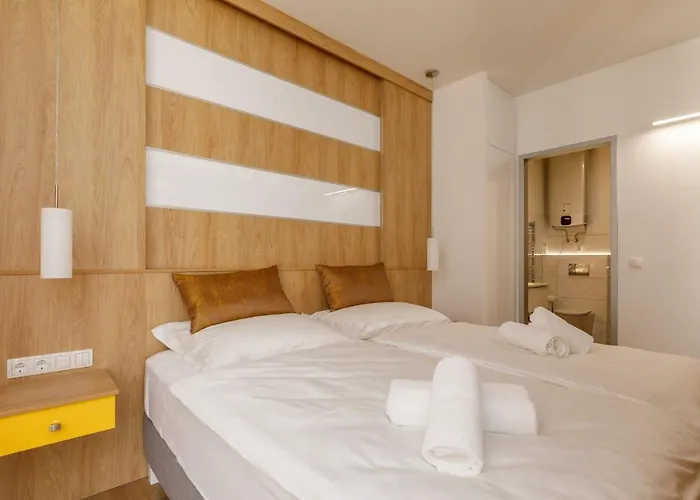 La Bella Centrum Kek Zoeld Apartmán